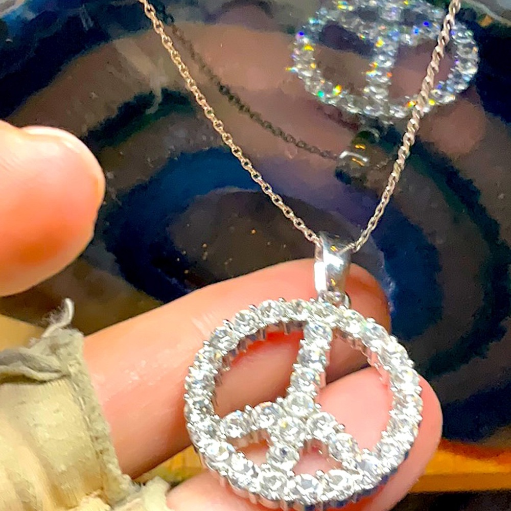 18”SterlingSilver Necklace With SparklingCrystals On SterlingSilver PeacePendant - Picture 4 of 6